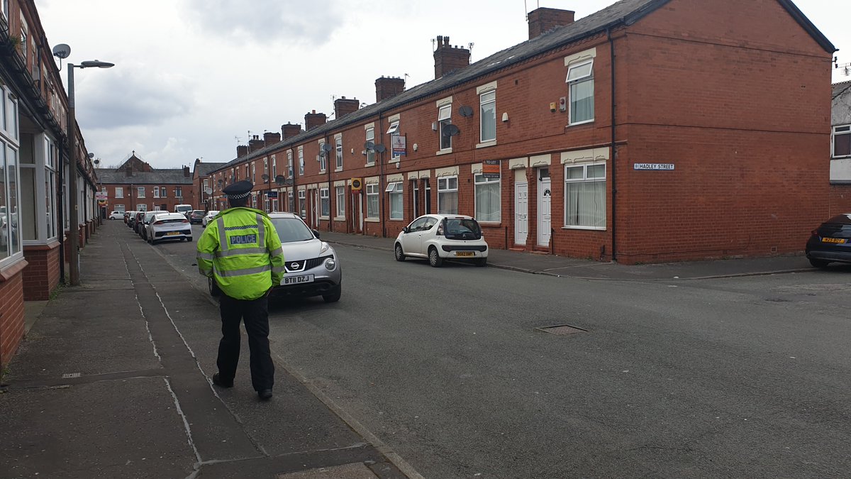 GMPSalford's tweet photo. #OpValiant | Our officers have been patrolling to prevent robberies in the area and keep you safe
โข Keep your mobile phone and valuables out of sight. https://t.co/2arIOS0Ry4