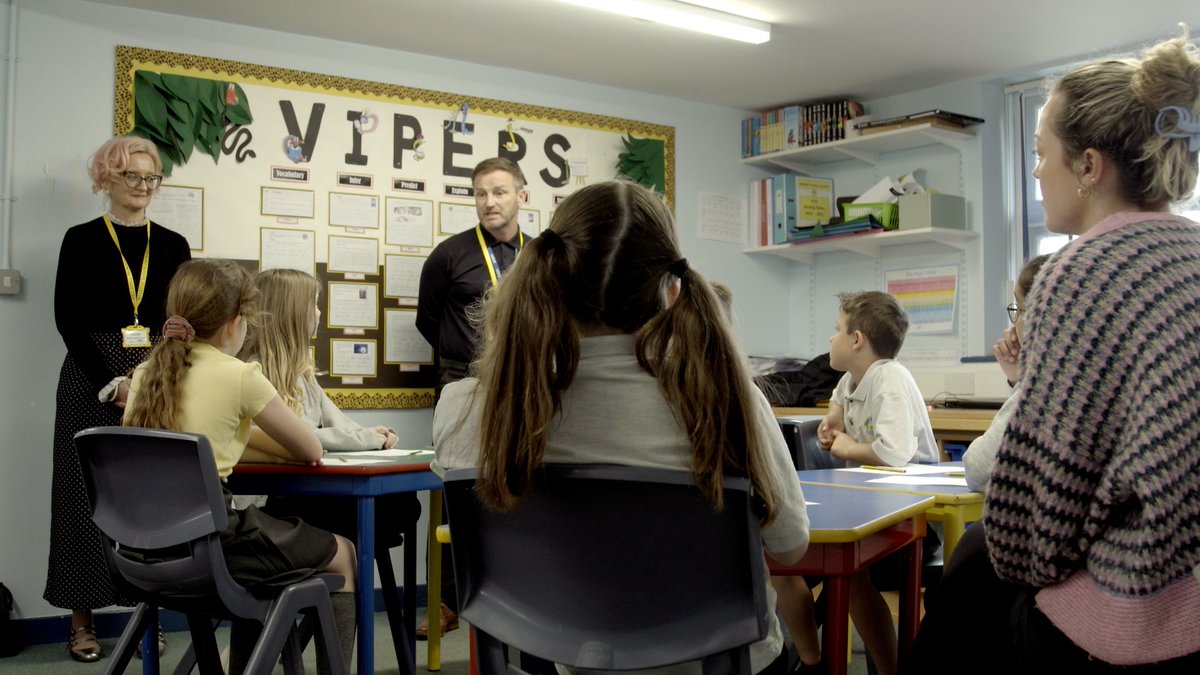 HullsEnterprise's tweet photo. Another visit to a school  (@GillshillPS) to start @hullccnews £5 Blossom programme with @mulberrysap and #Ruth from St Stephens as part of #FutureHull to raise the importance of #EnterpriseSkills #Big13EnterpriseSkills https://t.co/urS4YYMvjt