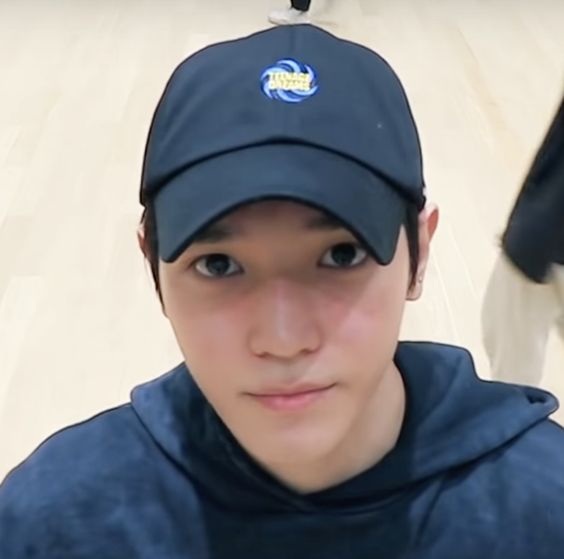 hourly taeyong ! tweet media
