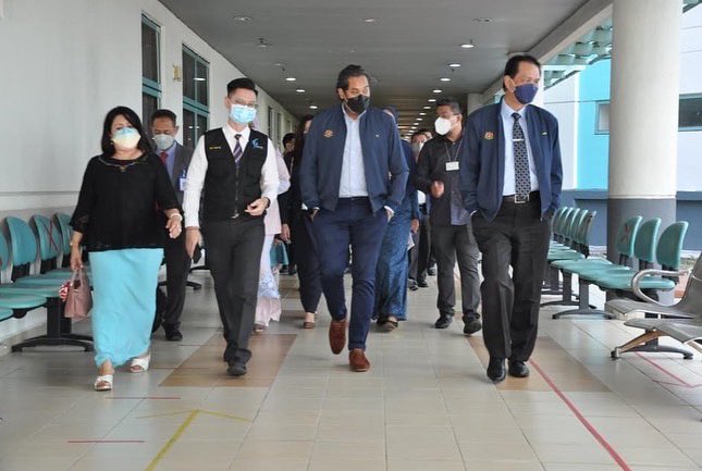 DGHisham's tweet photo. The single most effective, safe and simple way to protect yourself and your loved ones from covid-19 is to wear your mask properly. https://t.co/nZAVyMxc3i