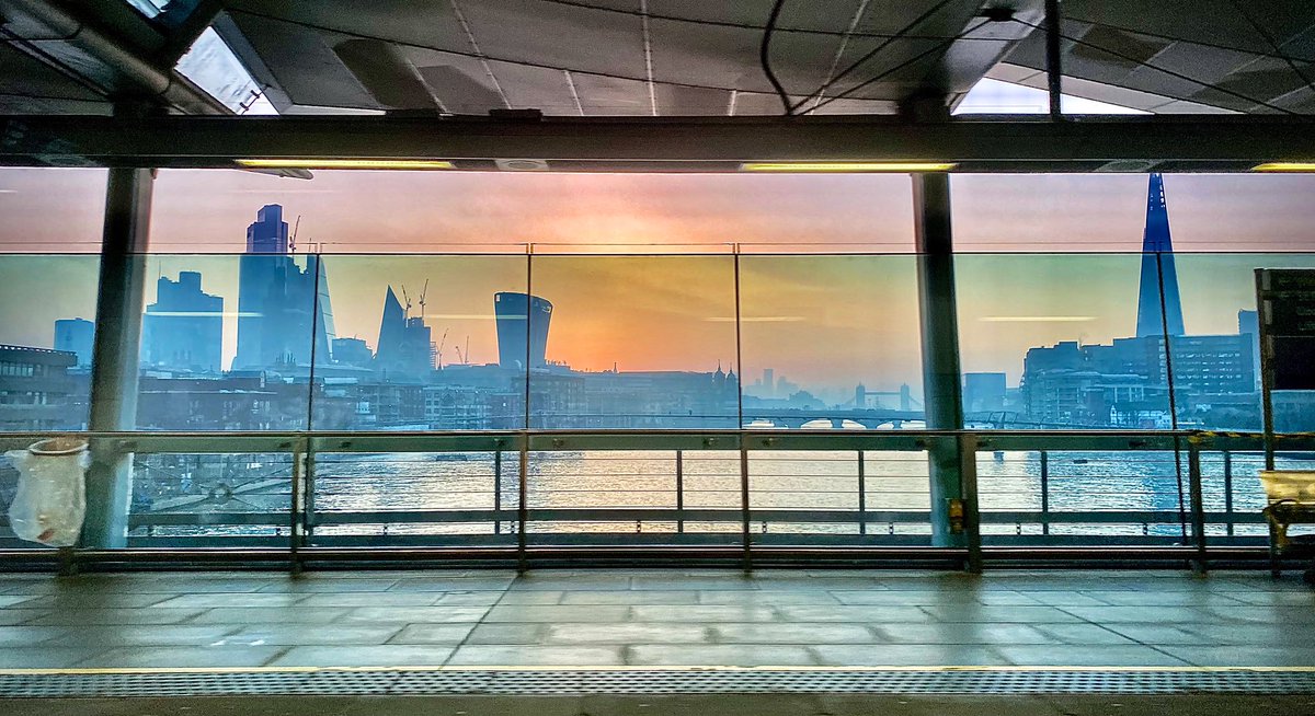 MrTimDunn's tweet photo. Some days my view from the train at London Blackfriars is pretty good. Other days, it’s 👌 https://t.co/u6Hu3GjtsM