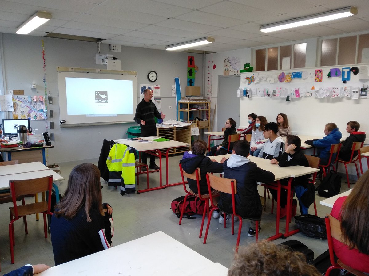 Intervention sécurité dans les transports pour les élèves de 6ème et de 5ème. Au programme, présentation en classe puis pratique dans un car ! <a href="/acrennes/">Académie de Rennes</a> <a href="/regionbretagne/">Région Bretagne</a>