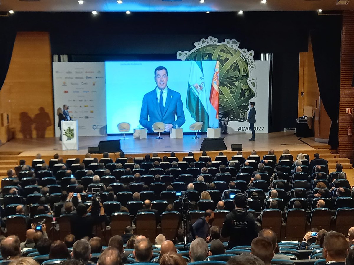 aecarretera's tweet photo. 🟢 @JuanMa_Moreno, Presidente de @AndaluciaJunta: “Trabajamos para que Andalucía cuente con unas infraestructuras de última generación, con vías inteligentes, seguras y sostenibles y una apuesta inquebrantable la mejora medioambiental” #CAC2022 https://t.co/qKNVLInNAJ