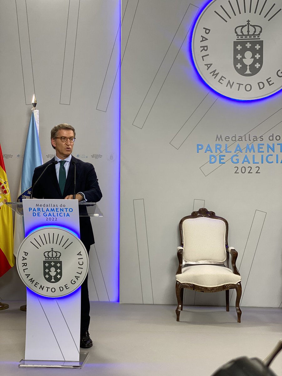 DiegoCalvoPouso's tweet photo. Acto de entrega da Medalla do Parlamento de Galicia 2022, que recoñece este ano o traballo das institucións estatutarias. #Valedora #ConselloDeContas #ConselloDaCultura Noraboa! https://t.co/KOvUdj40MX