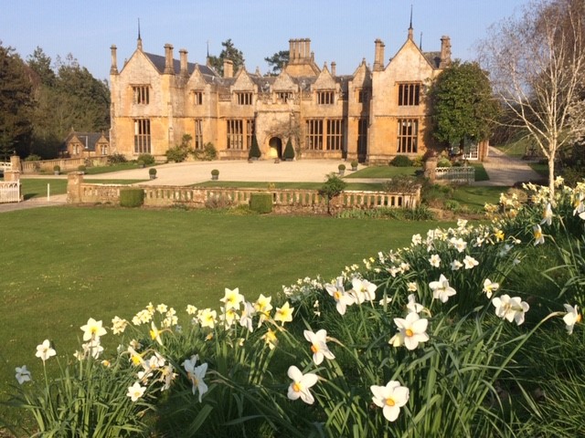 There are only 2 weeks left for you to apply for our popular Residential Research Retreat. Join us for protected, quality time to develop your research proposal bit.ly/3rNNI0E

#RDS #RDSSW #NIHR #HealthResearch #SocialCare #PublicHealth