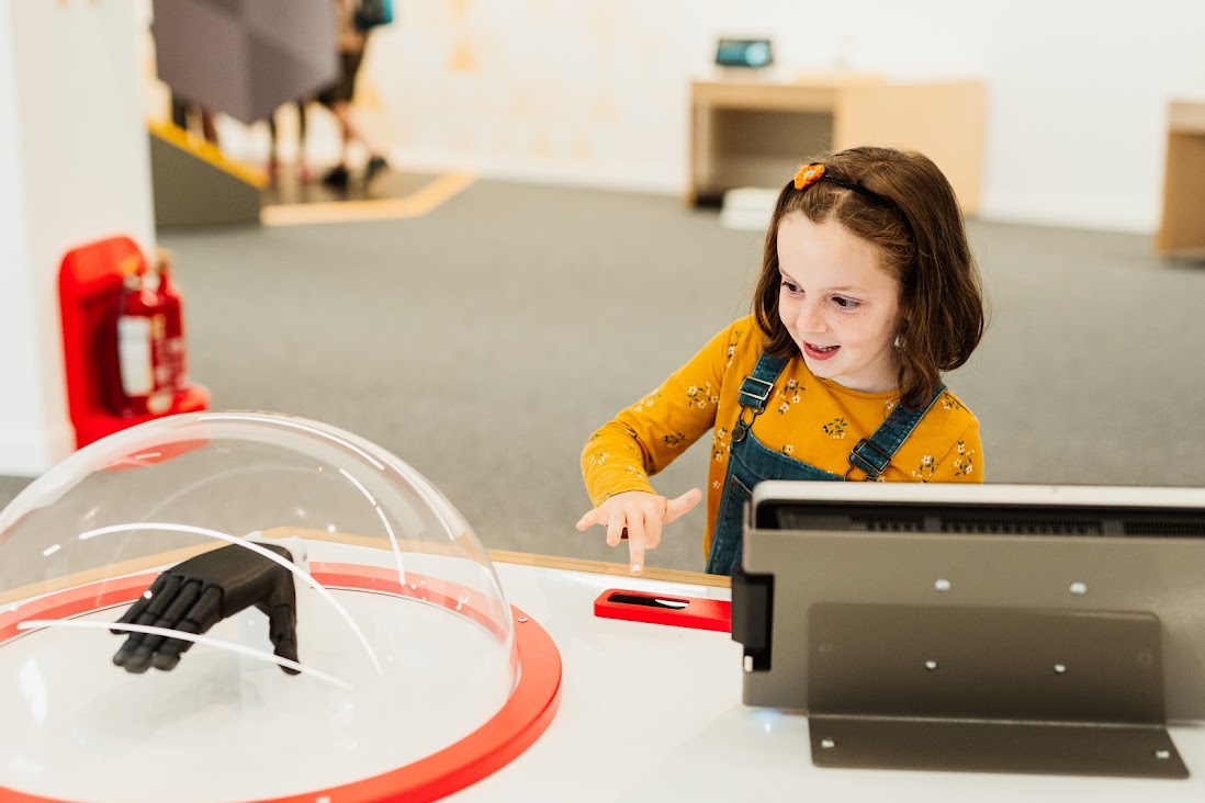 Techniquest's tweet photo. Did you know it’s National Robotics Week?

Come and try our “robot hand” exhibit where the power of technology echoes your hand movements and brings the hand to life — fascinating!

https://t.co/JyfeEnJlga

#RoboWeek #RobotHand #BringScienceToLife #robotics #NationalRoboticsWeek https://t.co/4p5WKceQsd