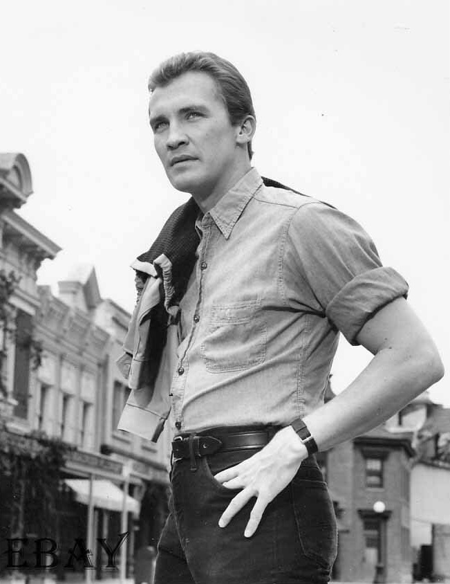  Happy 84th Birthday to Roy Thinnes, handsome star of TV\s \"The Invaders\" (1967-1968). 