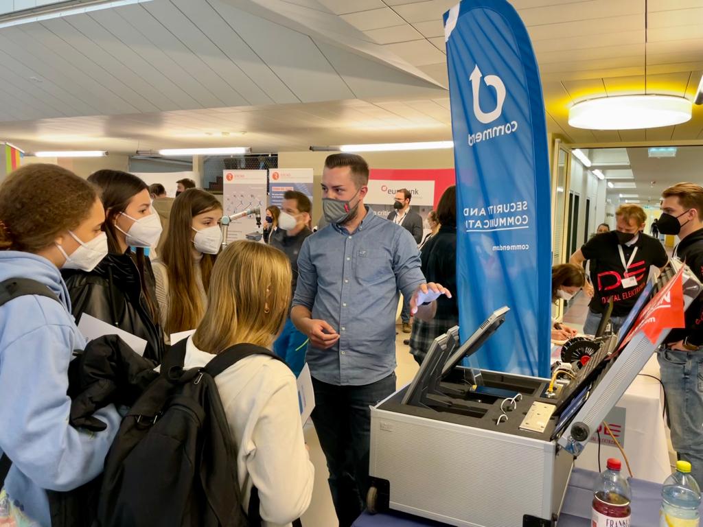 First #jobfair in more than two years at our local polytechnic in Itzling! 

'Finally we’re back to face-to-face contact with students and teachers says Sonja Dank