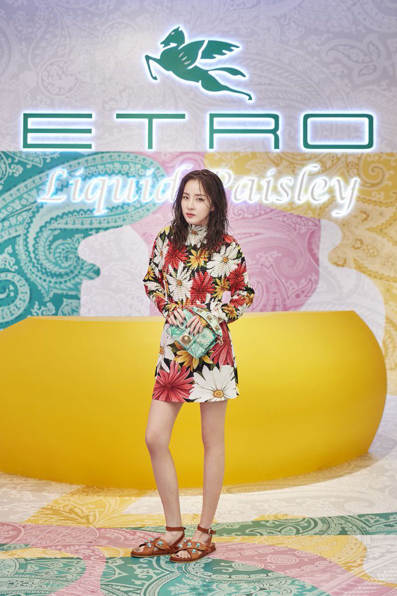 krungy21's tweet photo. #광고
#LiquidPaisley
#Etro
 에트로 2022 S/S 캡슐 컬렉션 리퀴드 페이즐리  완전 내 스타일이야…💛💗💚 https://t.co/toSpeA8GFI