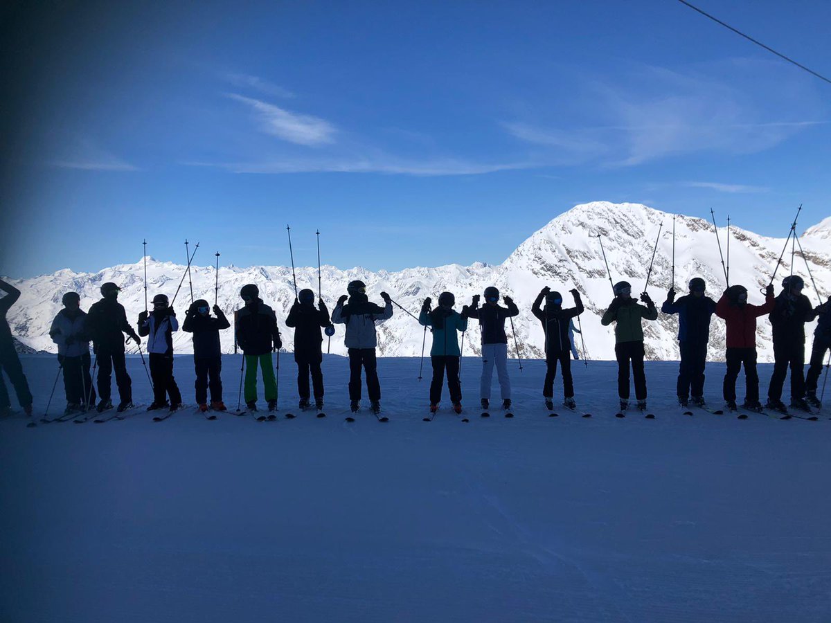 wrenski2022's tweet photo. Groups having fun on the slopes https://t.co/wkOcO04iPC
