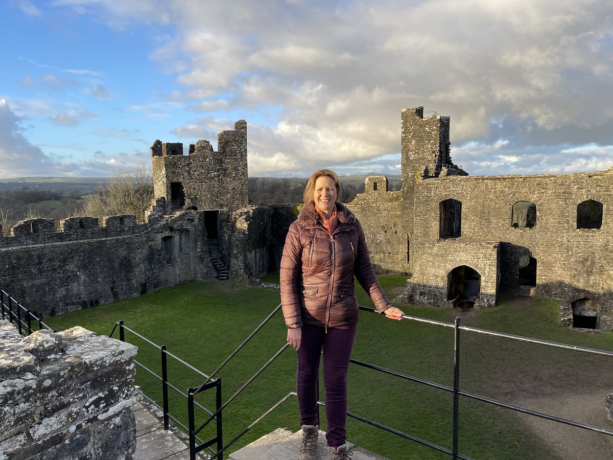 Read about things to do in Carmarthenshire - visit Dinefwr Castle 🏰 with stunning views from the battlements 👉🏽 heatheronhertravels.com/things-to-do-i… 🏴󠁧󠁢󠁷󠁬󠁳󠁿 Enjoy the slow pace, gorgeous scenery and friendly welcome – or Cwtch as they call it #thisisCarmarthenshire @discovercarms