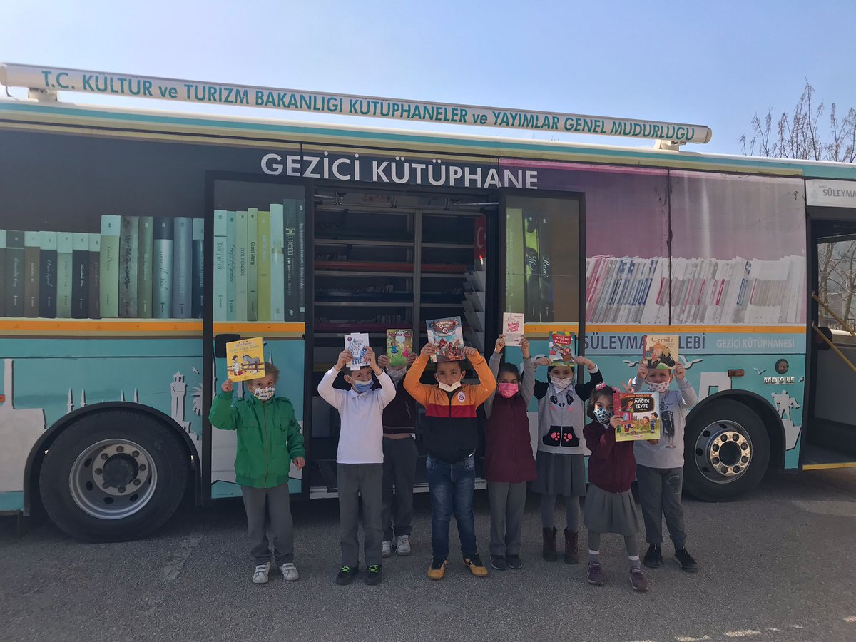 seckoy's tweet photo. Kitaplar zekanın çocuklarıdır. 📚📖 https://t.co/chVRd6ibrN