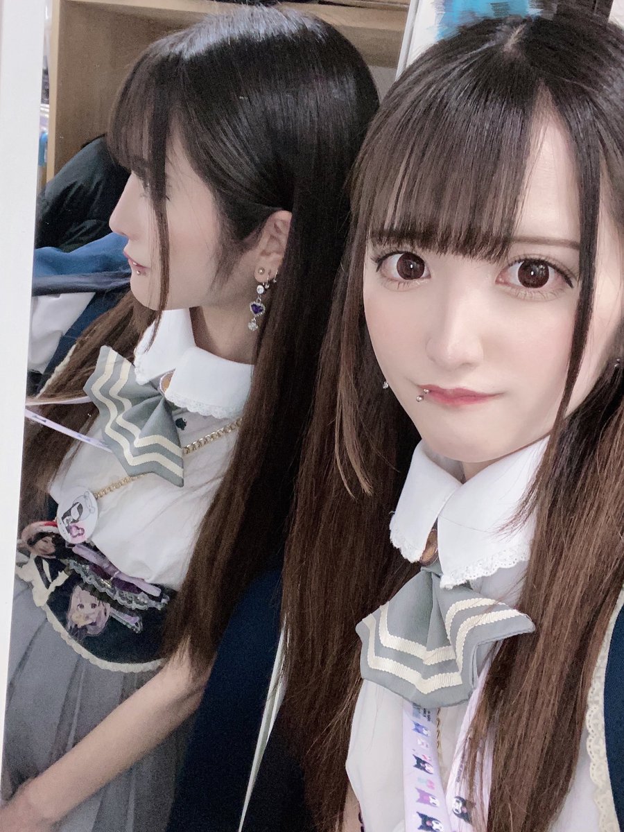 neon_afilia's tweet photo. 4日ありがとうございました〜！まったりだったけど楽しい1日でした〜〜みゆちゃんが汚い鏡ピカピカにしてくれた🪞今日いま〜す！１８－２３でまってるよ〜〜^ .  ̫ . ^ https://t.co/j8dCMuPASI