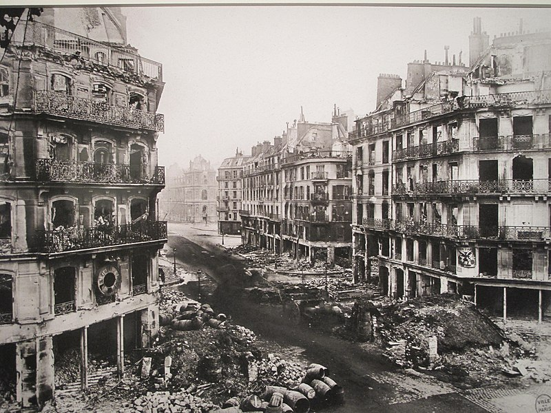 DanielAquillue's tweet photo. Desastres de la guerra.

Cuando un ejército bombardea con toda su potencia artillera una ciudad, en un marco de guerra total. 4 estampas, por desgracia, atemporales, aunque cada en su contexto.

1809, 1871, 1937, 2022. https://t.co/kMNJXWY71z