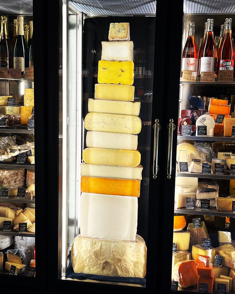 tateomif's tweet photo. 六本木ヒルズのランマスさんで大きなチーズタワーを見ました。
A very big cheese tower appeared at Lammas, RoppongiHills.
#cheesetower #チーズタワー #cheese #チーズ #Lammas #ランマス #ランマス六本木ヒルズ店 https://t.co/Owcz5yAxkq