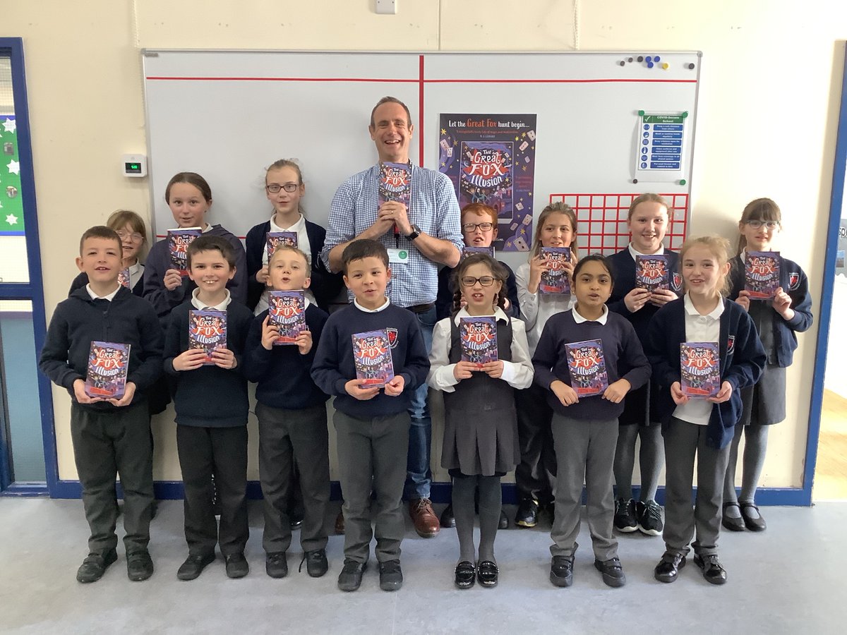 FoxholeLearning's tweet photo. Yesterday we had two authors visit us in school! Justyn Edwards ran a workshop for Kestrel and Osprey class about his book 'The Great Fox Illusion' and Naomi Jones did activities based on 'The Perfect Fit' with Little Owls and Merlins.
A big thank you to @stories_sea ! https://t.co/CDEEfUBjS0