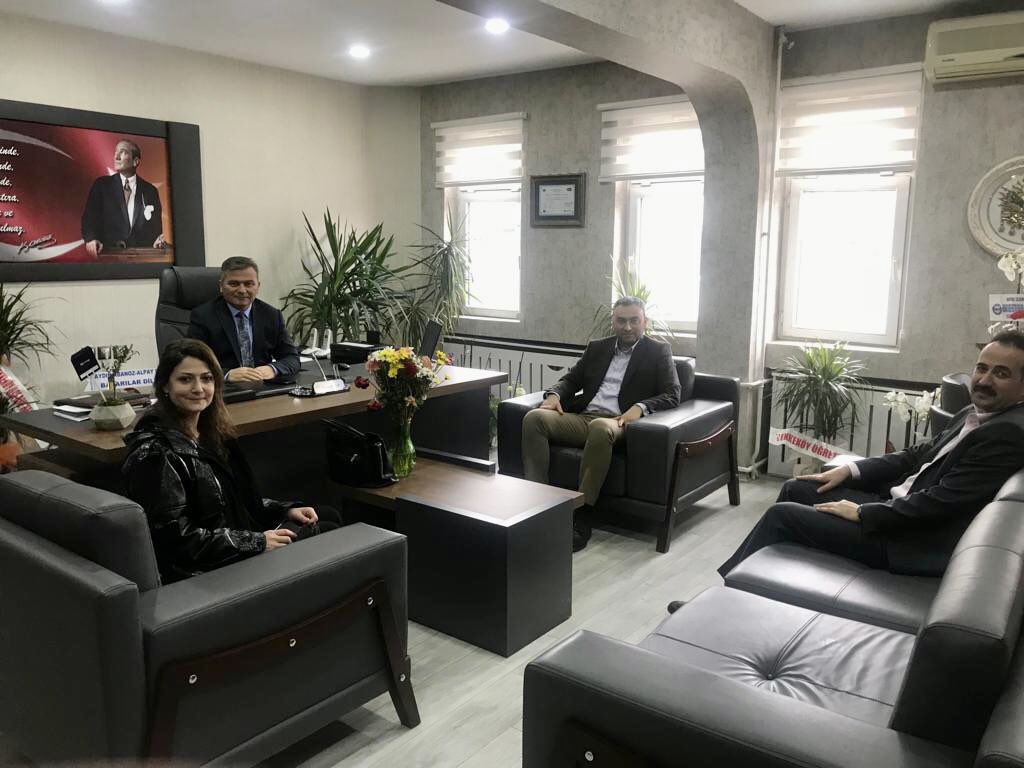 Tekkeköy Gençlik ve Spor Müdürü ve Tekkeköy Gençlik Merkezi Müdürü, İlçe Müdürümüz <a href="/MustafaUzunla13/">Mustafa Uzunlar</a>’ı makamında ziyaret ettiler. Değerli Müdürlerimize nazik ziyaretlerinden dolayı teşekkür ederiz.  <a href="/GSB_TekkekoyGM/">TEKKEKÖY GENÇLİK MERKEZİ</a>