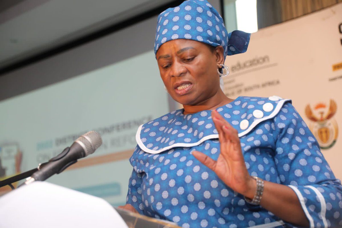 ReginahMhaule's tweet photo. This morning, I opened the Sector District Conference under the theme: Recalibrating the Education Reform Lens’. This also seeks to review the functioning and support of our 75 educational districts post-Covid #buildingbackbettertogether #EducationForAll @DBE_SA @The_NECT https://t.co/tCaTSCsLuu