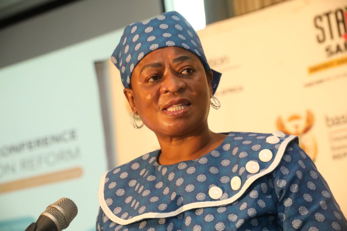 ReginahMhaule's tweet photo. This morning, I opened the Sector District Conference under the theme: Recalibrating the Education Reform Lens’. This also seeks to review the functioning and support of our 75 educational districts post-Covid #buildingbackbettertogether #EducationForAll @DBE_SA @The_NECT https://t.co/tCaTSCsLuu