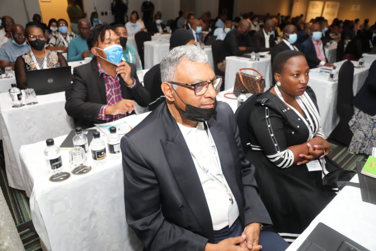ReginahMhaule's tweet photo. This morning, I opened the Sector District Conference under the theme: Recalibrating the Education Reform Lens’. This also seeks to review the functioning and support of our 75 educational districts post-Covid #buildingbackbettertogether #EducationForAll @DBE_SA @The_NECT https://t.co/tCaTSCsLuu