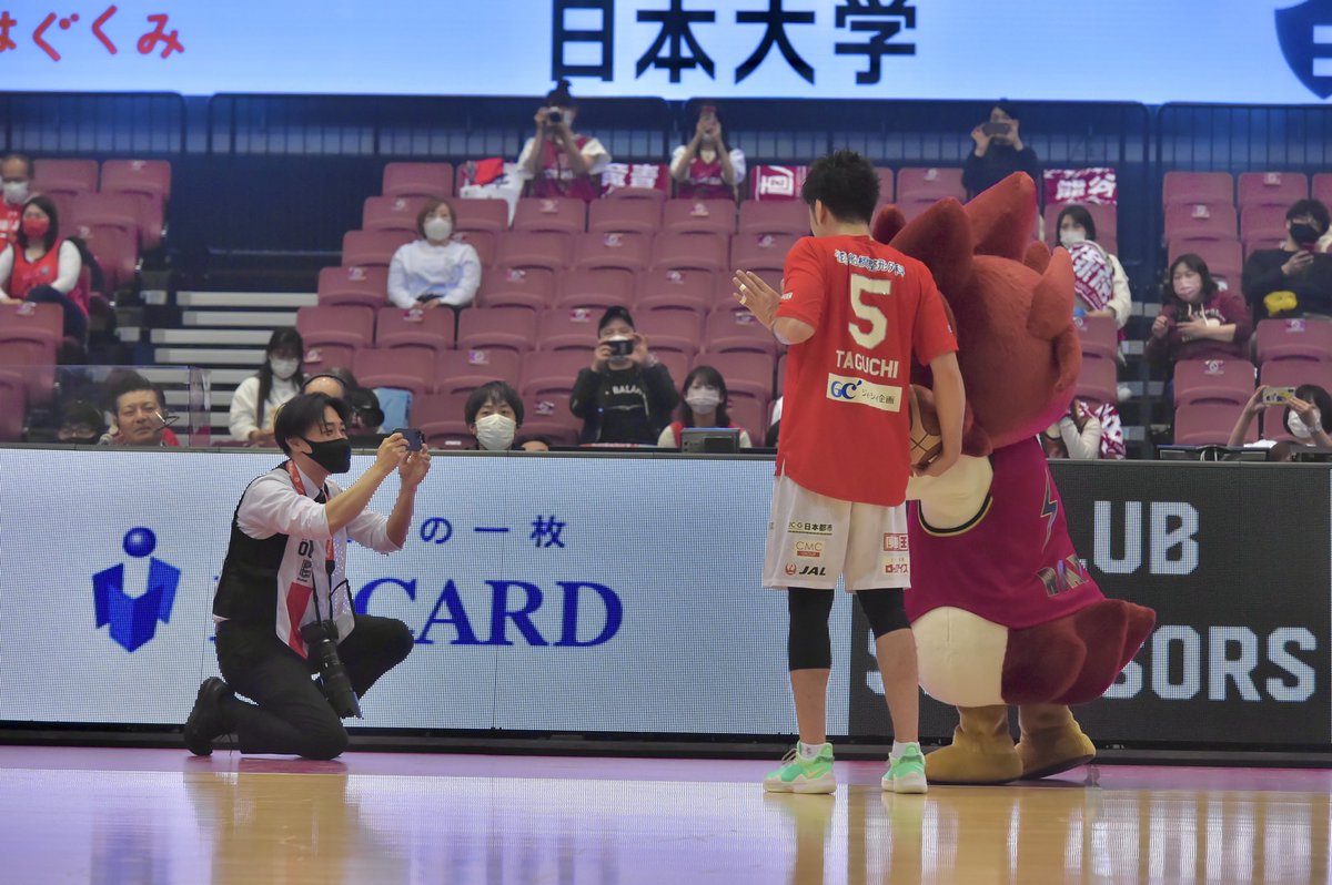 roar_kawasaki's tweet photo. 本日皆様と #ロウル のお祝いができずさびしいですが、手洗い🧼うがい🚰手指消毒🧴など感染予防対策をして週末元気にお会いしましょう😼⚡️

#秋田ノーザンハピネッツ さんには #ロウル沼 に足を突っ込んでいる選手がいらっしゃるので楽しみですね…🫣
#川崎ブレイブサンダース
#ロウルかわいいよロウル https://t.co/LqjGOhnsC7