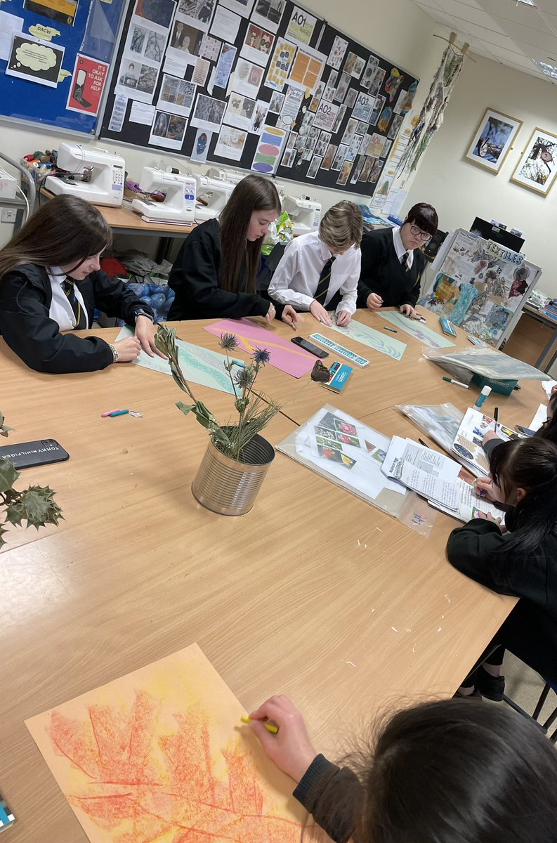 MrsDfleming's tweet photo. Year 11 exploring abstract organic forms and colour combinations during tutor time this morning @MaestegSchool #mindfulness #curiosity #Freedom https://t.co/6y6RhzZXoV