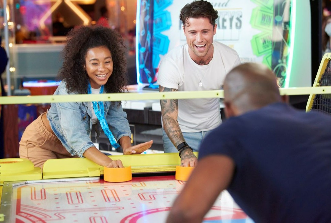puttstarsuk's tweet photo. It's not all about the mini golf, there's maxi fun to be had with our amusements as well! 👾
 
Take to the wheel and go head-to-head on the latest racing games, PUTT your hands in the air and challenge your friends to ‘Pacman Smash’ 🙌🙌🙌

#MiniGolfMaxiFun #Easter #HalfTerm https://t.co/U72NVzMvJB