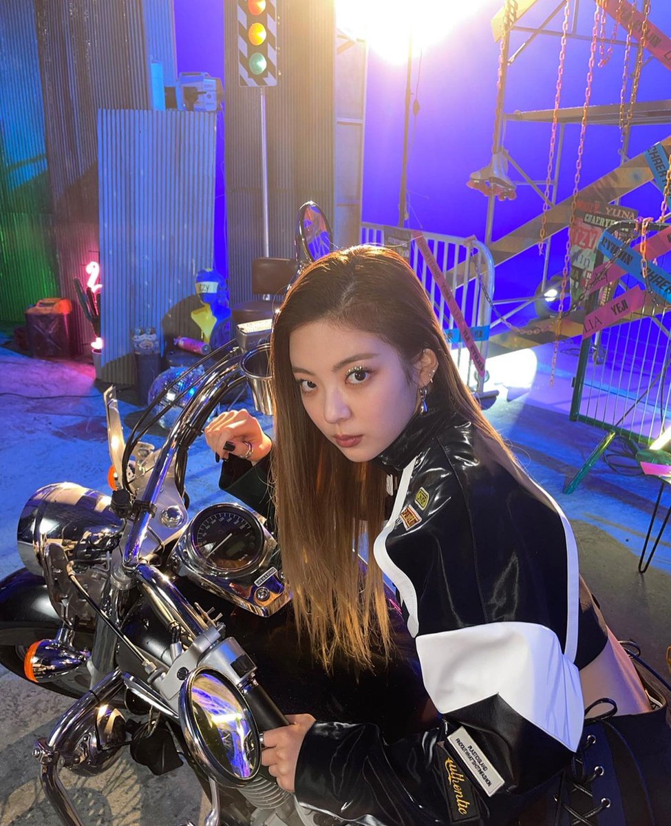 JKJSFEEDS's tweet photo. vroom vroom 🏍 https://t.co/6CJ9PuJYfb