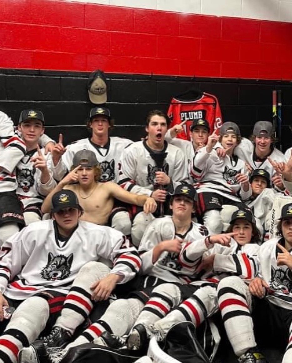 newenglandwolv1's tweet photo. Thank you NEPHL! Championship banners for our U15s and U16s arrived in the mail today.
Well deserved recognition for our teams in 2021-22.
@PHLOFNE
#newolves #wolfbite #champions #phl https://t.co/RNCQck4Lrg