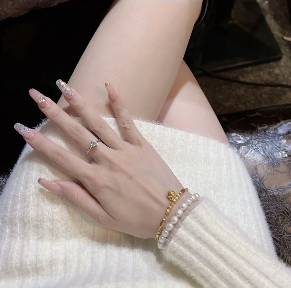 kashaya0214's tweet photo. 手好看还是腿好看 https://t.co/qYwj6YAnoV