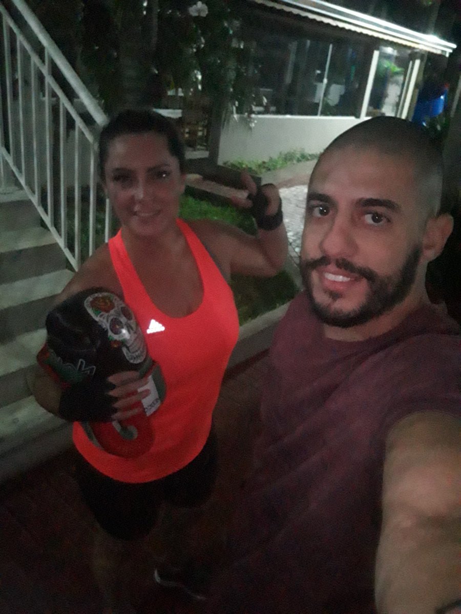 henrikepersonal's tweet photo. 🥊PERSONAL FIGHT🏋🏽‍♀️
.
Fim de treino e ainda aquela forcinha pra foto. 📷 
.
#personalfight #muaythai #personaltrainer #sampa #sp1 #vilaandrade https://t.co/SA5uubFoGU