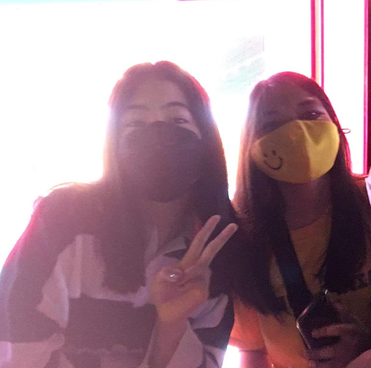 Ceejay273's tweet photo. @nianaguerrero Nagsisigawan mga pipol tas napalingon si Niana sa Right side*
Niana: I like your mask!💛🥰
Me: Hi Nianaa Pa pic HAHAHAHA https://t.co/O1M4jzQ8MB
