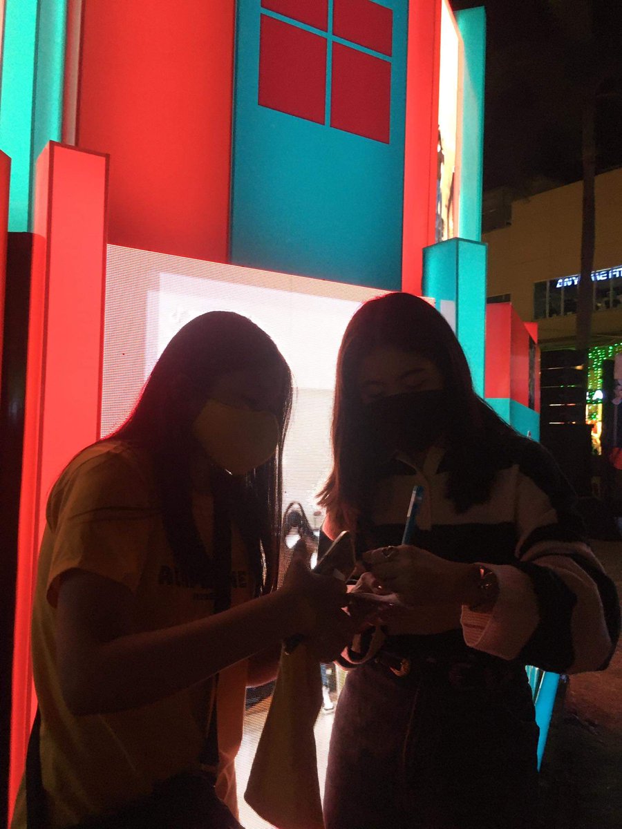 Ceejay273's tweet photo. @nianaguerrero Tnx po sa autograph Boss Antonetteee 💛🤝🏻🚀 https://t.co/oaJgTX03Tl