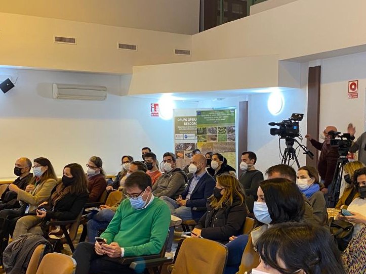 CICYTEX's tweet photo. 🙋♂️Ya comenzó el Foro #IATEX para impulsar proyectos empresariales desde la Incubadora de Alta Tecnología en Bioeconomía y Economía Circular♻️
🏫En el Instituto del Corcho, la Madera y el Carbón Vegetal de #Mérida (@CICYTEX)
ℹ️+info https://t.co/q7ENS2089V https://t.co/w2IpTWTIbb