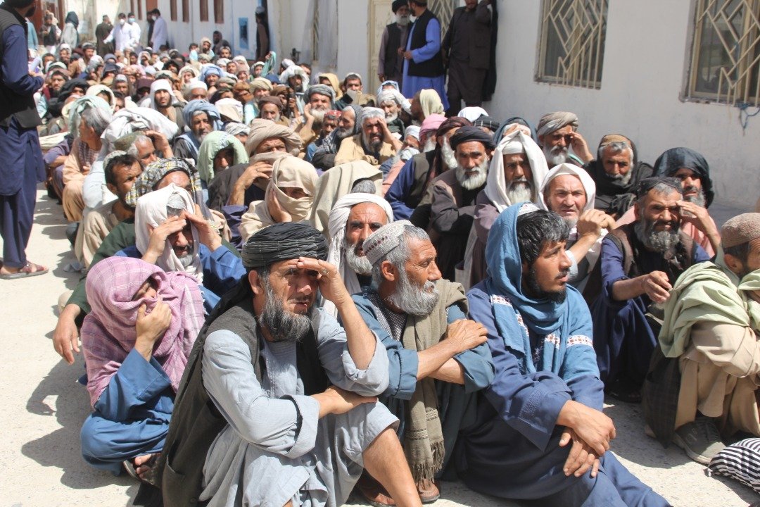 rtaworld's tweet photo. A total of 231 prisoners were released from #Kandahar Central Prison after serving five to six months in prison.
The released prisoners include 220 addicts and 11 criminals. https://t.co/aoKQLotFtD