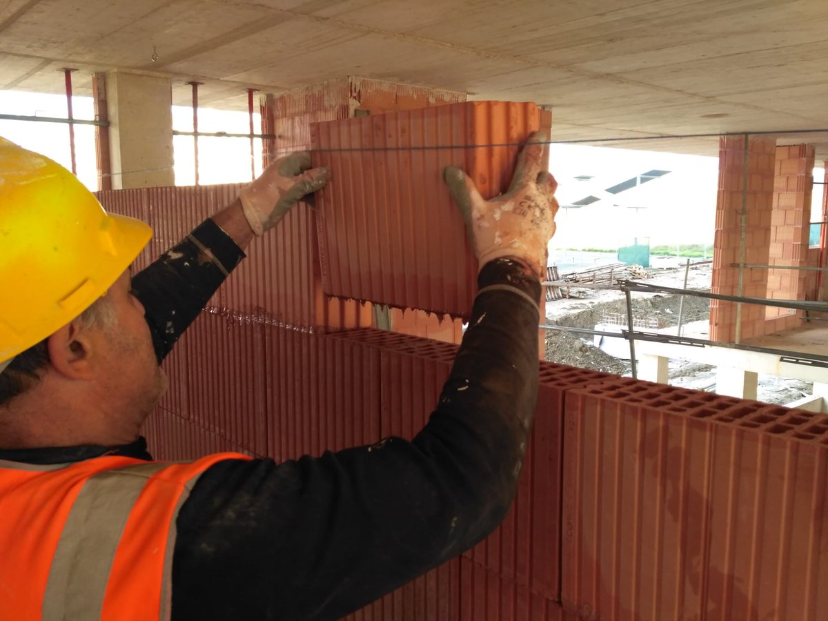 cersampedro's tweet photo. Soluciones constructivas industrializadas, como el nuevo sistema ECOrec® CITY 12 ACÚSTICO agilizan plazos de ejecución y garantizan un resultado impecable
➡Ver galería de fotos https://t.co/AROeVkiijy
 #cerámicaESsostenibilidad #fachada#sate #ventiladas #construcción #hispalyt https://t.co/bH4uFp9cSf