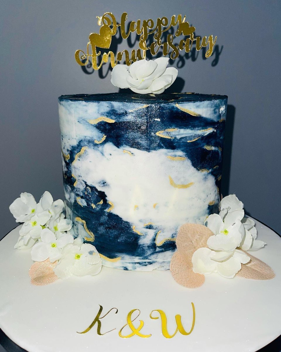ADG_IQ's tweet photo. Cakes for any celebration from #QueenOf winner @scrumlily! :-) #Stockport #PromoteStockport https://t.co/sGrLyA3deT