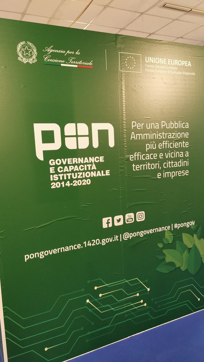 CapCoe2127's tweet photo. Folla di studenti allo stand #pongov @ponmetro1420 a #Ecomed2030 #Catania 6-8 aprile su #ambiente #energia #sostenibilità 
Ci trovate allo stand 17! 
.
@AgenziaCoesione @EUinmyRegion @Regione_Sicilia @PoFesrSicilia @FSESicilia2020 @ednordestsicily @ponmetrocatania @CataniaToday https://t.co/uKakAx5eLi