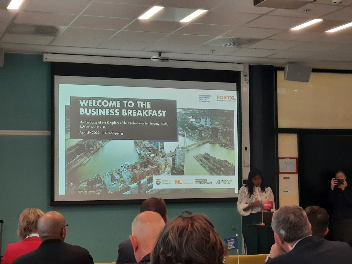 SMASH_NFSS's tweet photo. SMASH! is bij Nor-Shipping, tijdens de business breakfast van de Nederlandse Ambassade in Noorwegen, @MaritimeTechNL, @CapitalMaritime en @PortXLglobal. We werken aan een internationale samenwerking, want met elkaar kunnen we sneller innoveren!

#smartshipping #norshipping #smash https://t.co/WFee8HrVeF