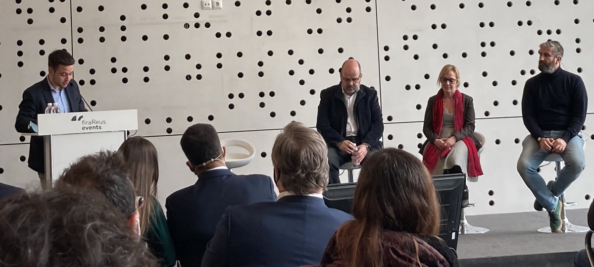 AntoniGarrell's tweet photo. A la Fira de Reus al #talentknowledgesummit, invitat per @Talenteadigital, l’importancia dels intangibles i del capital humà. https://t.co/lr2nLSOahY