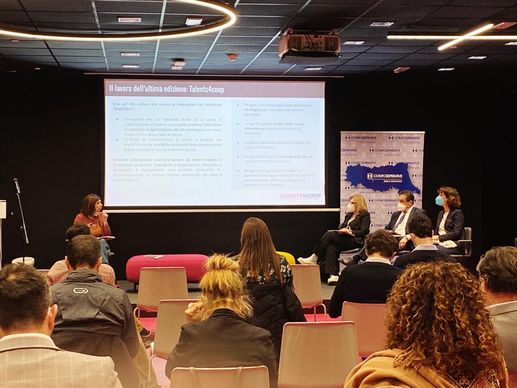 "Fare innovazione aperta non basta. L'innovazione deve essere trasformativa nei territori, nei contesti e nelle organizzazioni" <a href="/batty82/">Francesca Battistoni</a> condivide apprendimenti ed esiti del percorso
#talents4coop <a href="/Confcoop_ER/">Confcooperative ER</a> <a href="/RegioneER/">Regione Emilia-Romagna</a>