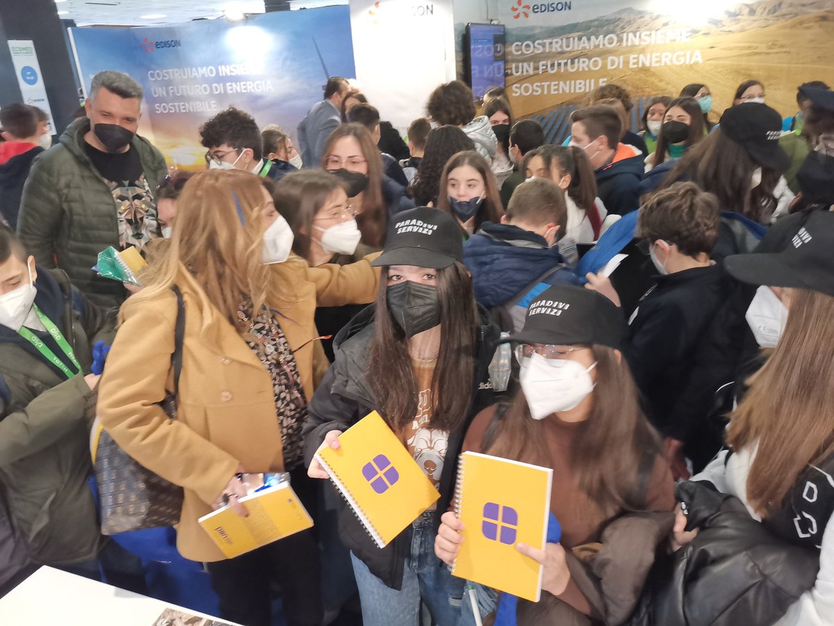 CapCoe2127's tweet photo. Folla di studenti allo stand #pongov @ponmetro1420 a #Ecomed2030 #Catania 6-8 aprile su #ambiente #energia #sostenibilità 
Ci trovate allo stand 17! 
.
@AgenziaCoesione @EUinmyRegion @Regione_Sicilia @PoFesrSicilia @FSESicilia2020 @ednordestsicily @ponmetrocatania @CataniaToday https://t.co/uKakAx5eLi