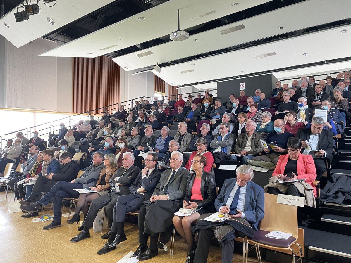 departement86's tweet photo. AG de l’Agence des Territoires de la #Vienne. Au service de 333 collectivités adhérentes, #AT86 apporte son soutien en termes juridique, informatique, architectural, urbanisme, paysage et formation des élus. «Notre projet stratégique 2022-2032 va dessiner l’AT86 de demain» F Bock https://t.co/RA77gsq3iM