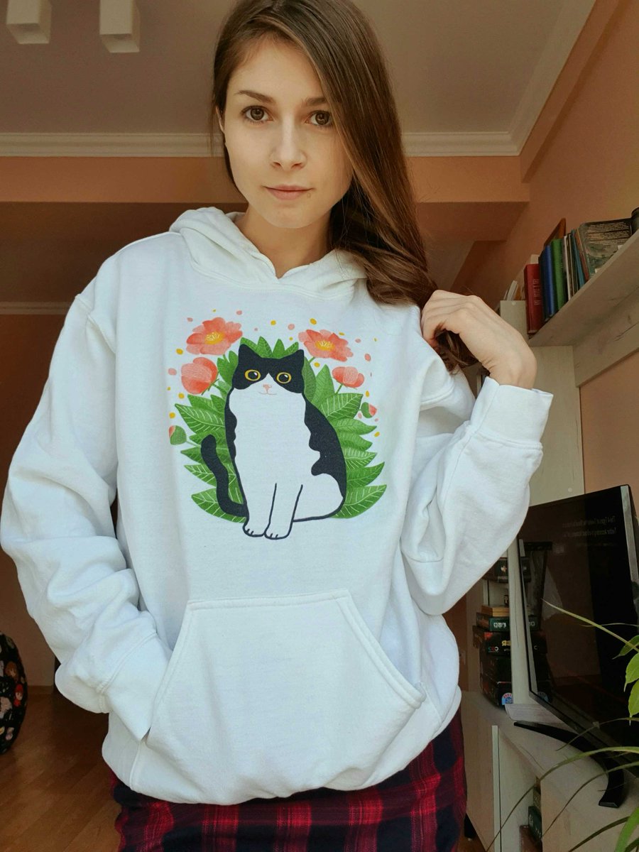 GM friends, I have a new cat hoodie in my wardrobe. Do you like it?
Just arrived in the mail and I totally fell for it!
Actually, I love all my cats and I proudly have them on me.
Hopefully, lots of people will wear my merch in the future!
#NFTartists #Cryptoartist #WomenInCrypto