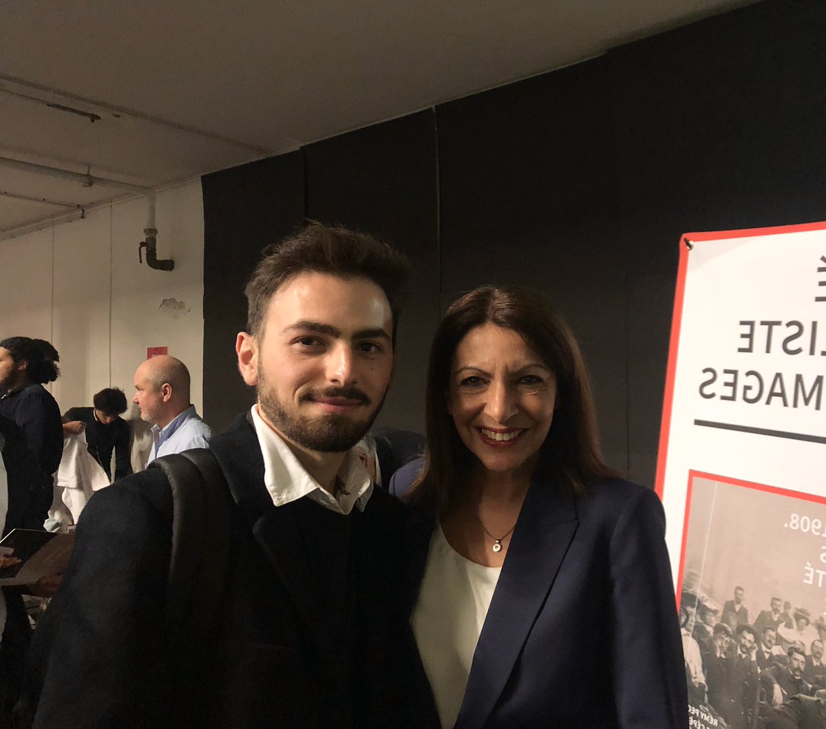 Dimanche, je vote @Anne_Hidalgo pour mes valeurs. Portée par la social-démocratie elle incarne un projet solide et ambitieux.

Une république forte, sociale, écologique fondée sur l’égalité, les services publics, la solidarité. Ces valeurs de gauche nous rassemblent

#Hidalgo2022