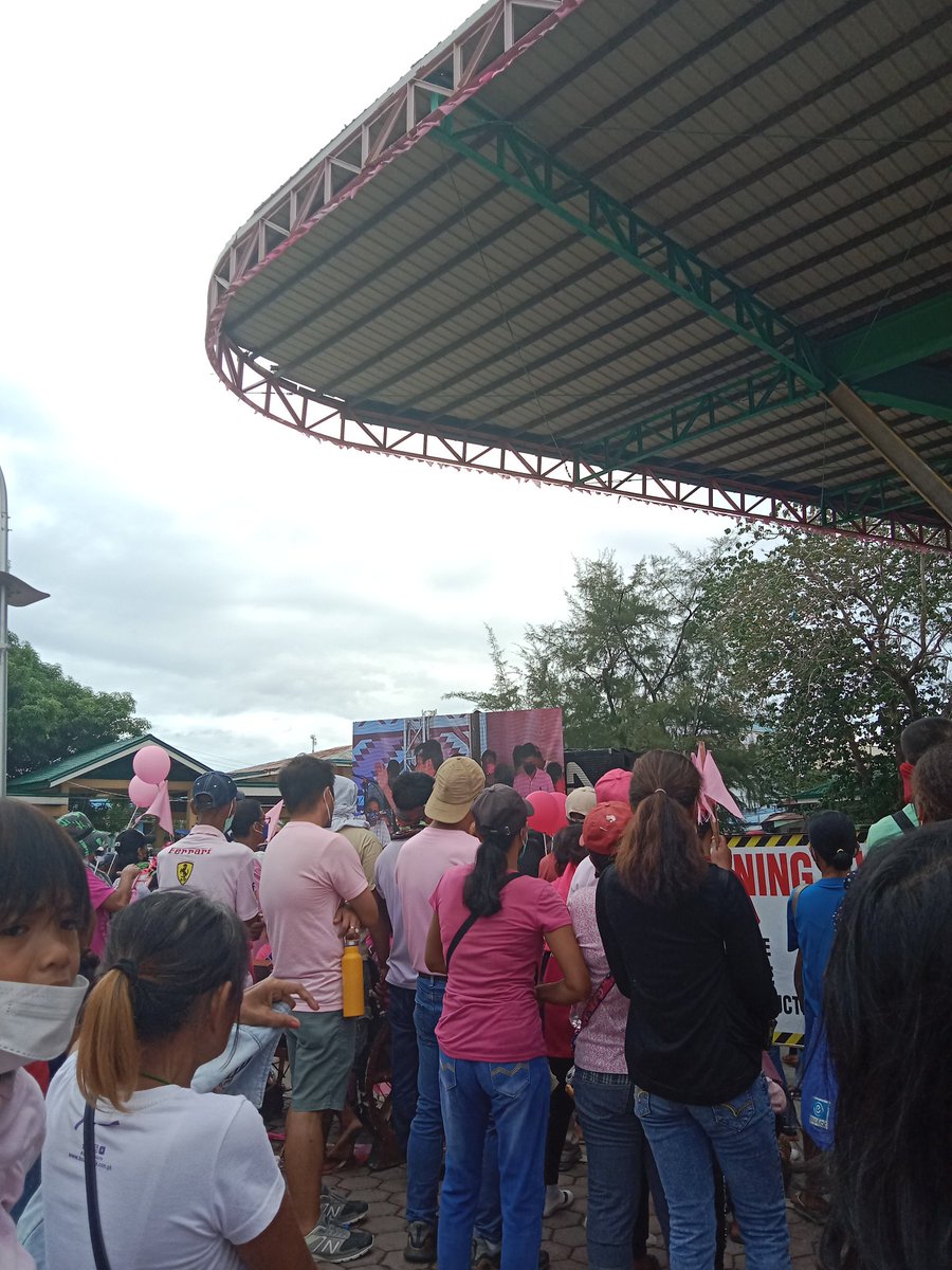 mikkilovey's tweet photo. not BGYO related but #ACEsForLeni #LetLeniLead #MindoroIsPink https://t.co/jLMyfECkwk
