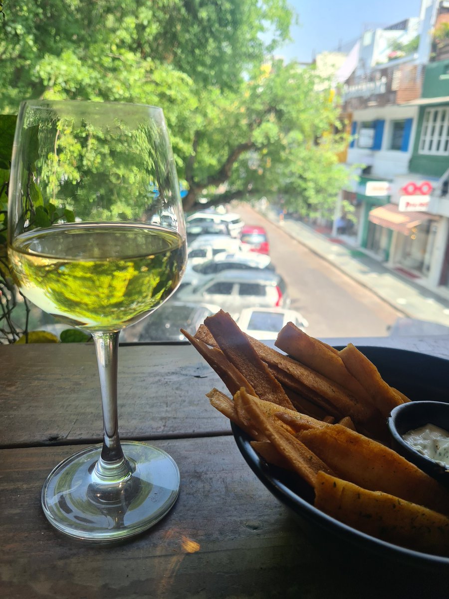 ChaviSometimes's tweet photo. Fine summer afternoons call for white wine 🍷
#metime #macabeo #summer https://t.co/UswKah9Jp3