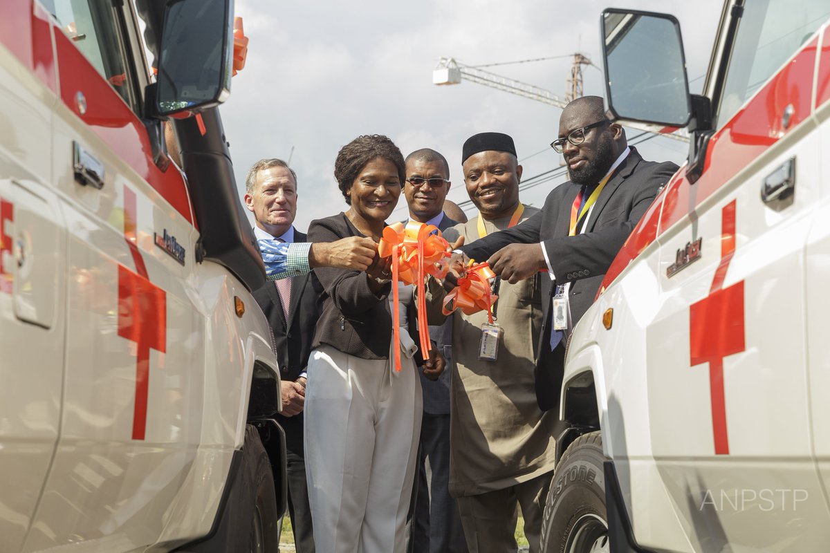 Oando_PLC's tweet photo. “CSR isn't a particular programme, it's what we do every day, maximising positive impact and minimising negative impact.”– The Responsible Business Summit 2013

Photo: Handover ceremony of ambulances, as our contribution to infrastructural development in São Tomé’s health sector. https://t.co/OcEth2i9hm