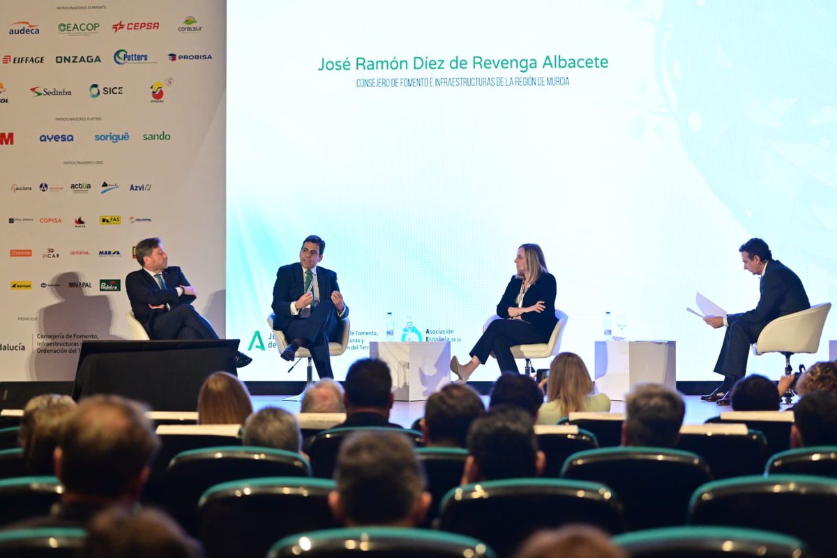 aecarretera's tweet photo. 🟢”En Aragón hemos extendido a los contratos de servicios, como los de conservación, el decreto que permite la revisión de precios de las obras para afrontar la subida de las materias primas” José Luis Soro, Consejero de Vertebración del Territorio del @GobAragon #CAC2022 https://t.co/5BtmlP1D5x