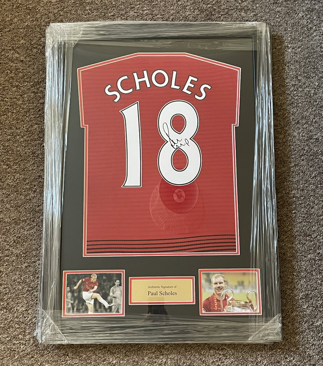 Transferzone00's tweet photo. 🔥 FREE TO ENTER 🔥 

If Real Madrid beat Chelsea tonight then 1 person will be randomly selected to win this amazing item with certificate of authenticity 🤩 

To Enter ⤵️

Retweet 🔁
Follow @transferzone00 and @Sportysuz21 https://t.co/BP3ISo8ix2